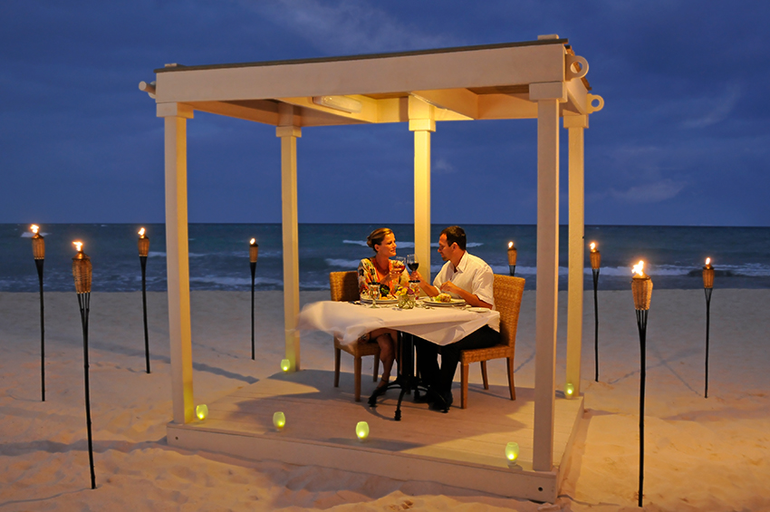 Plan A Romantic Dinner In Cancun Choose Royal Resorts Royal Resorts